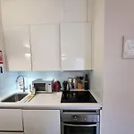 Cosy Studio Right At Liverpool Street Station!