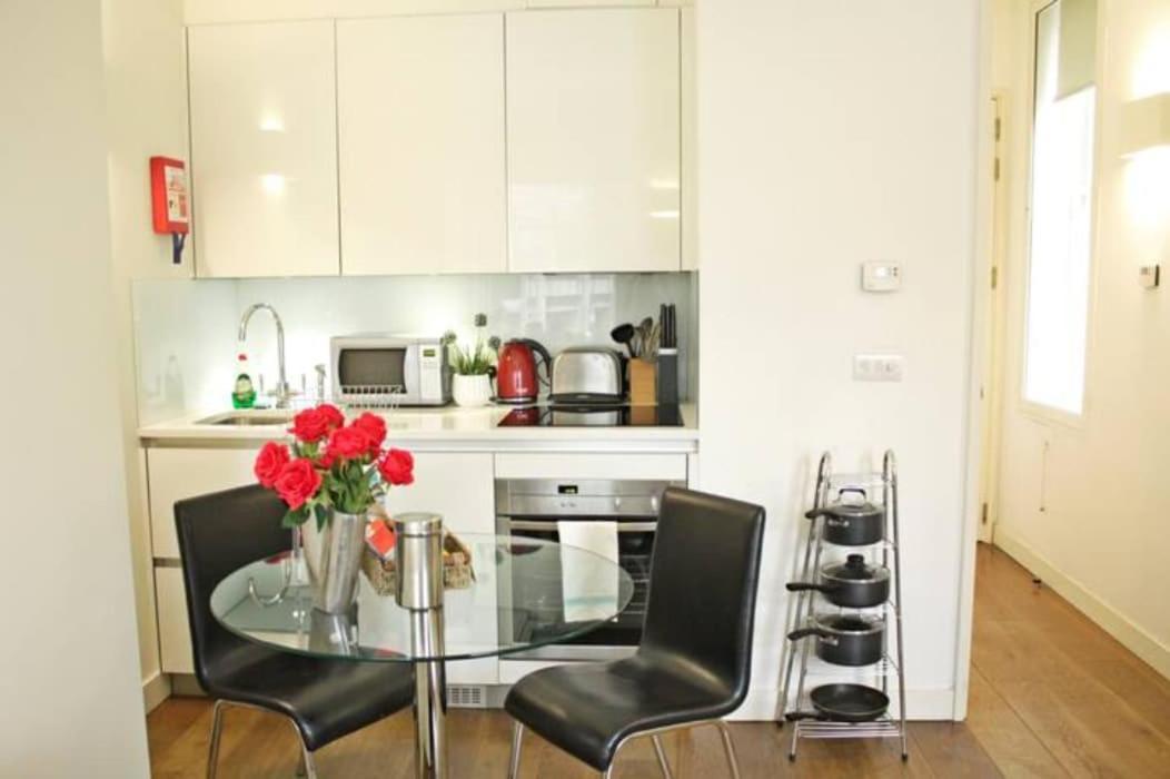 Cosy Right At Liverpool Street Station! Londra