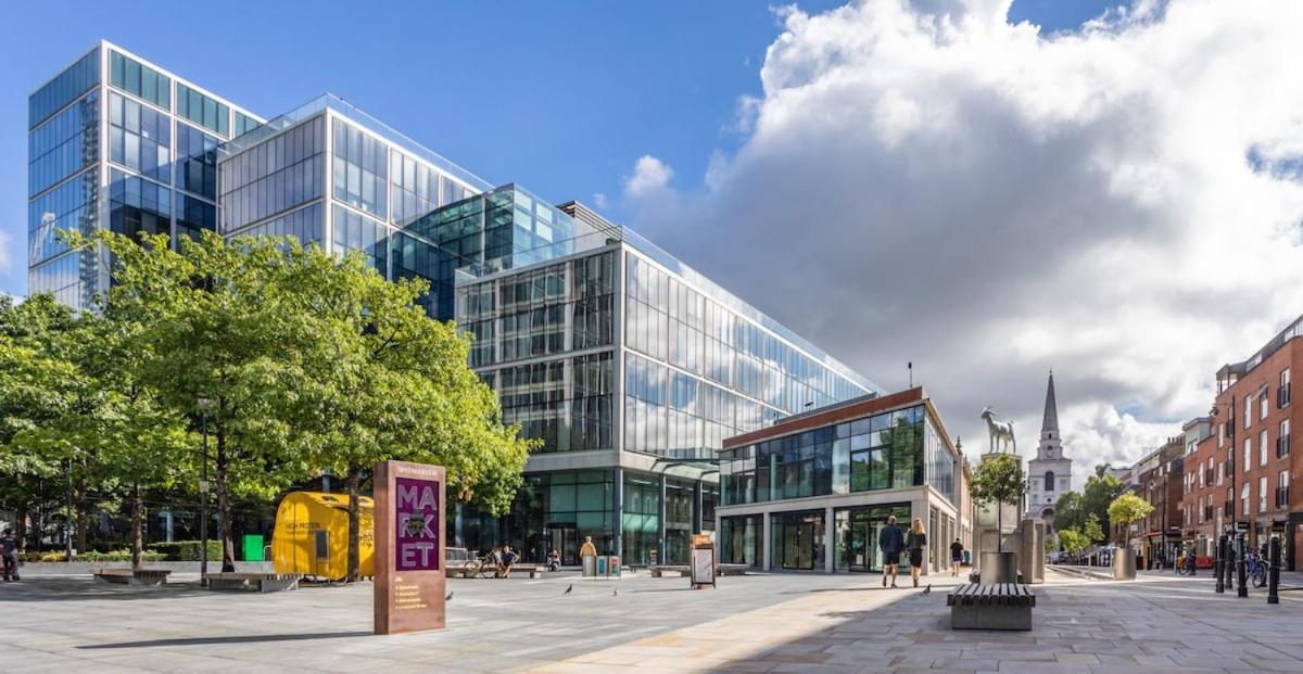 Cosy Right At Liverpool Street Station! *
