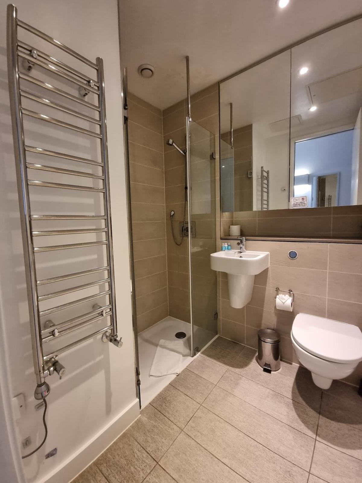 Cosy Right At Liverpool Street Station! Londra