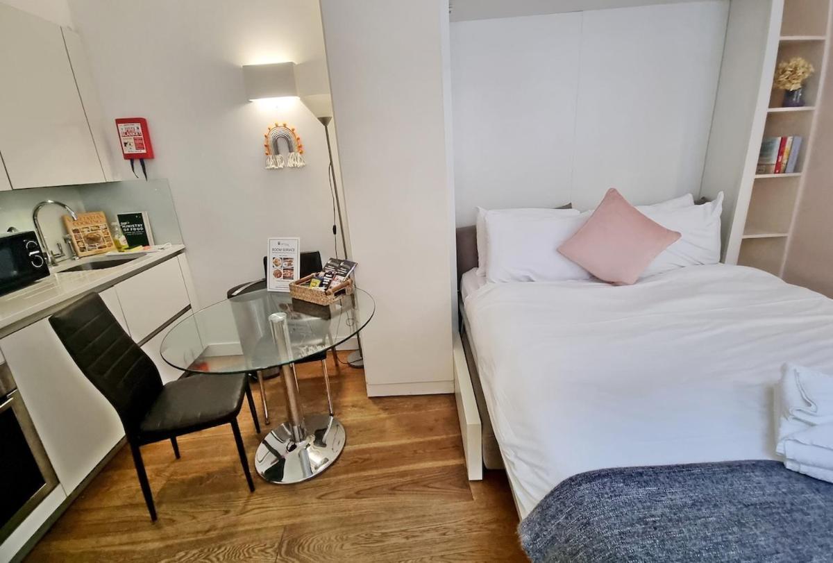 Cosy Right At Liverpool Street Station! *