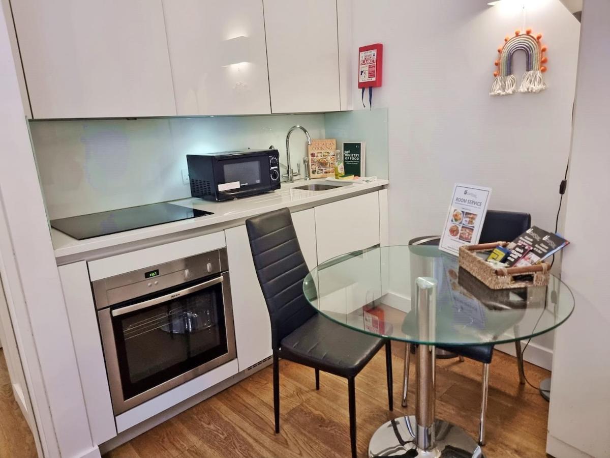 Cosy Right At Liverpool Street Station! Londra
